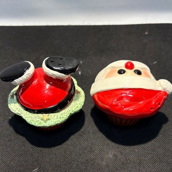 Santa Claus Salt and Pepper Shaker Set - Picture 3 of 8